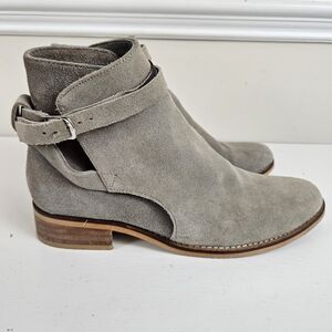 URBAN Outfitters Gray Grey Suede Leather Heel Ankle Boot Booties Women's Size 8